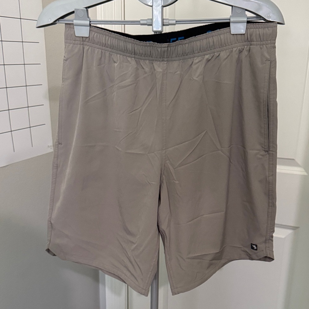Salt Life Men's Athletic Shorts in Taupe
